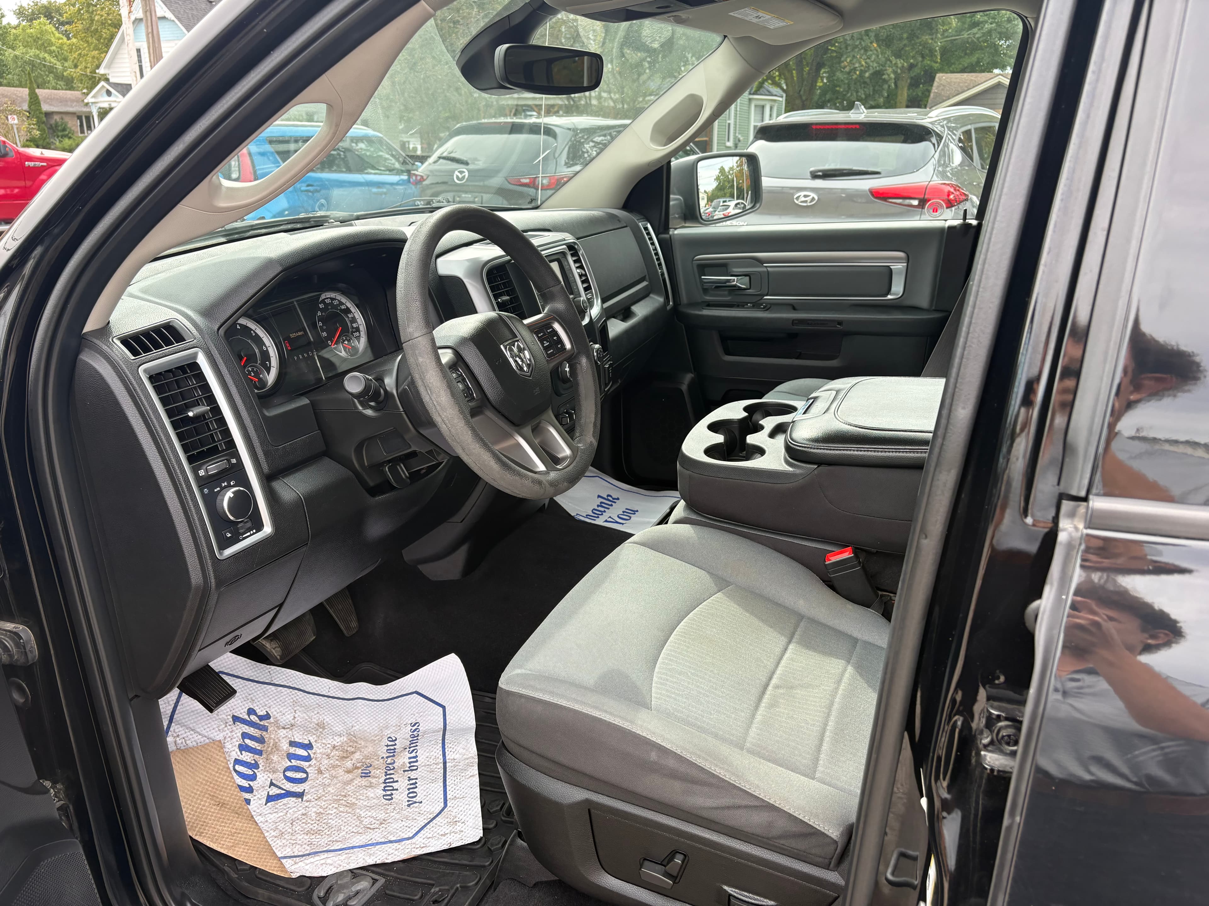2022 Ram 1500 Classic SLT, photograph 6