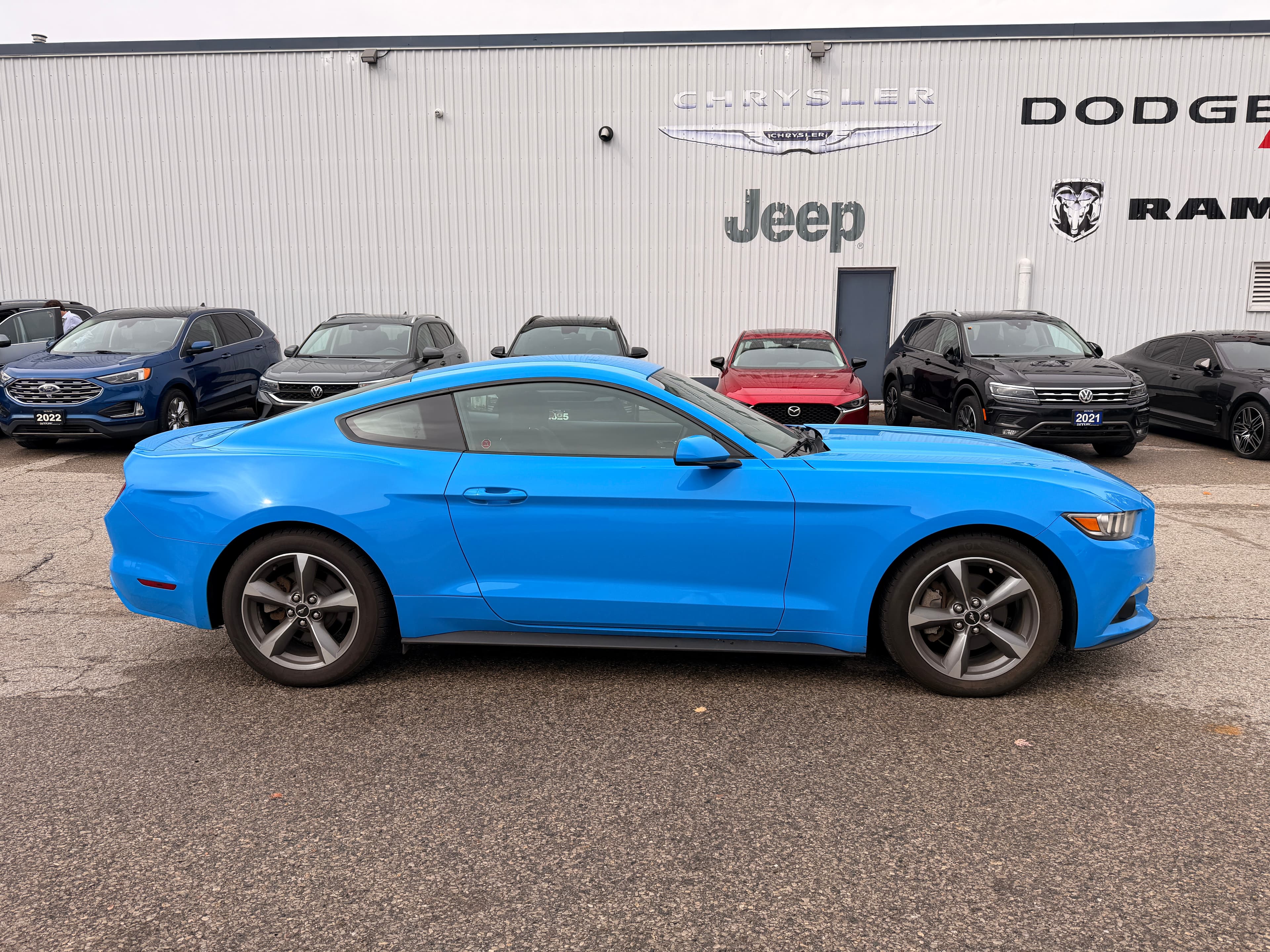2017 Ford Mustang EcoBoost, photograph 4