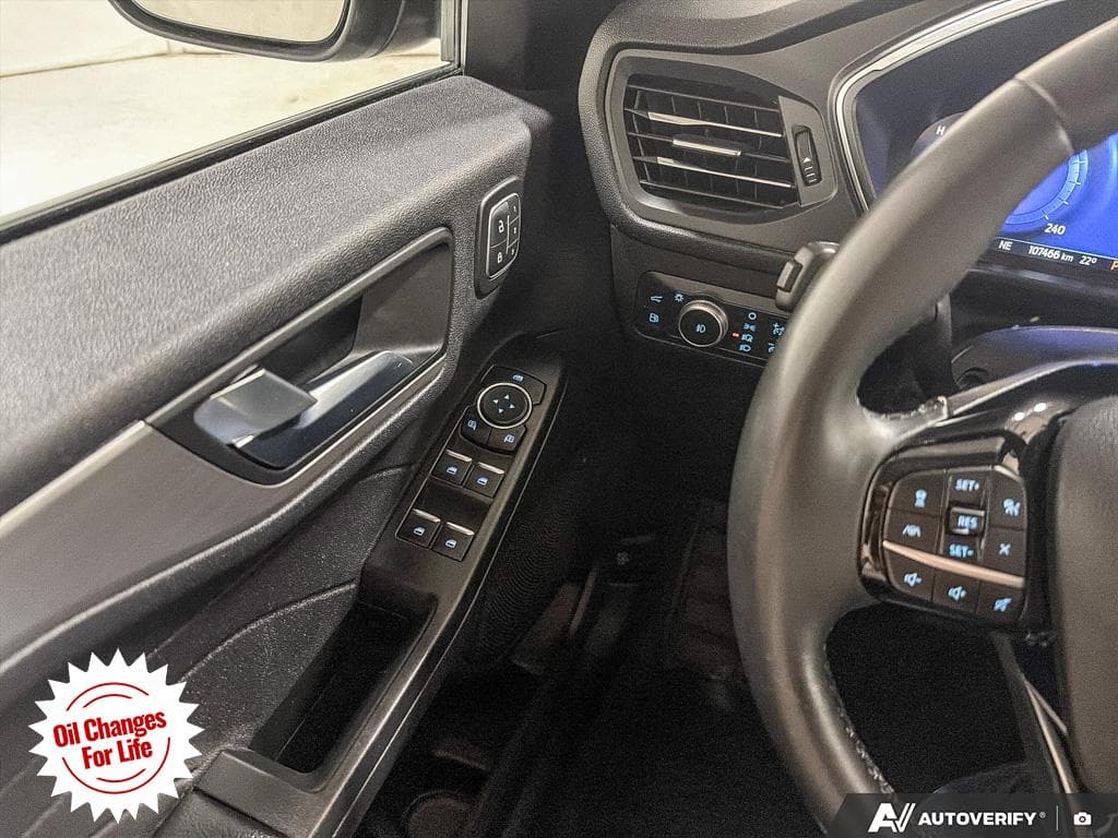2022 Ford Escape Plug-In Hybrid Titanium, photograph 22
