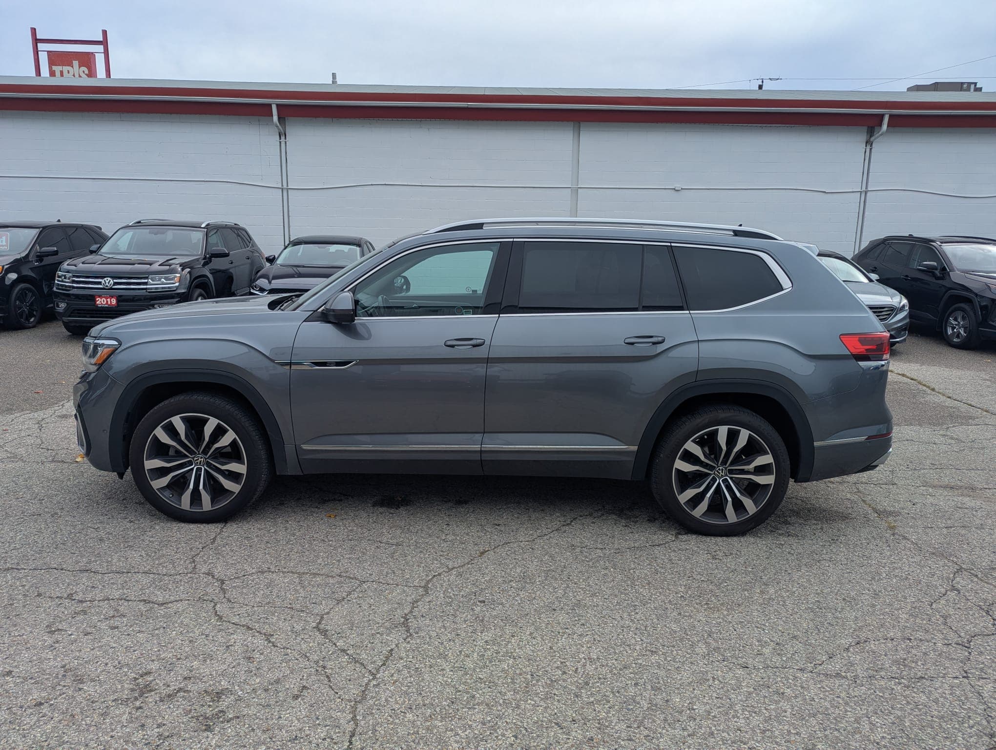 2022 Volkswagen Atlas Execline, photograph 3