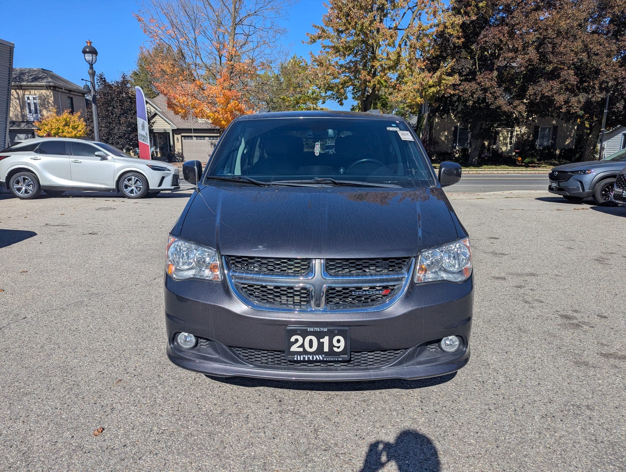 2019 Dodge Grand Caravan SXT Premium Plus, photograph 2