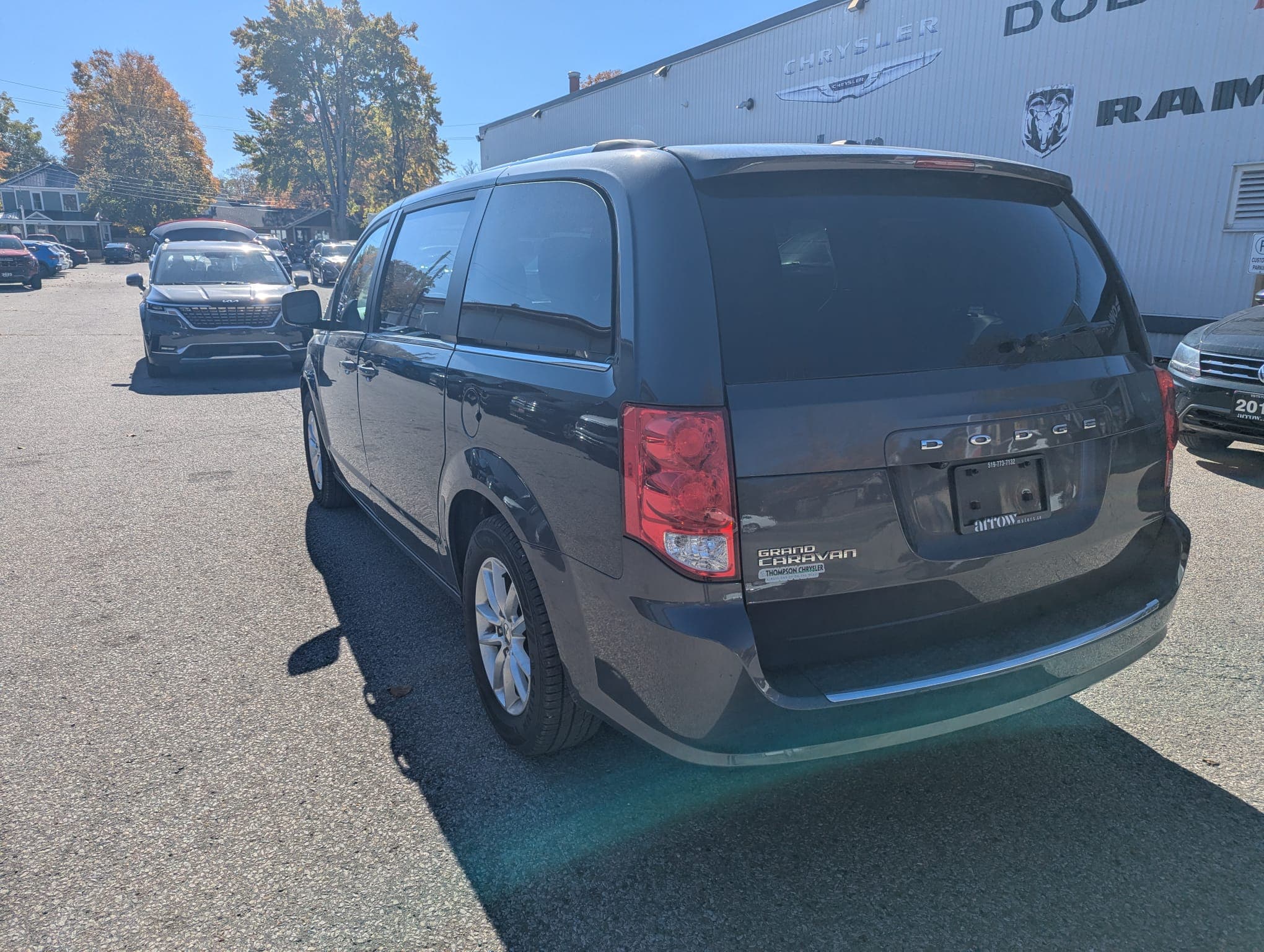 2019 Dodge Grand Caravan SXT Premium Plus, photograph 3