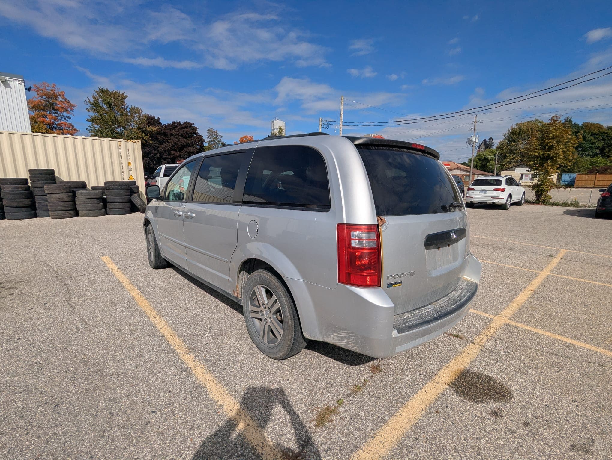 2010 Dodge Grand Caravan SE, photograph 3