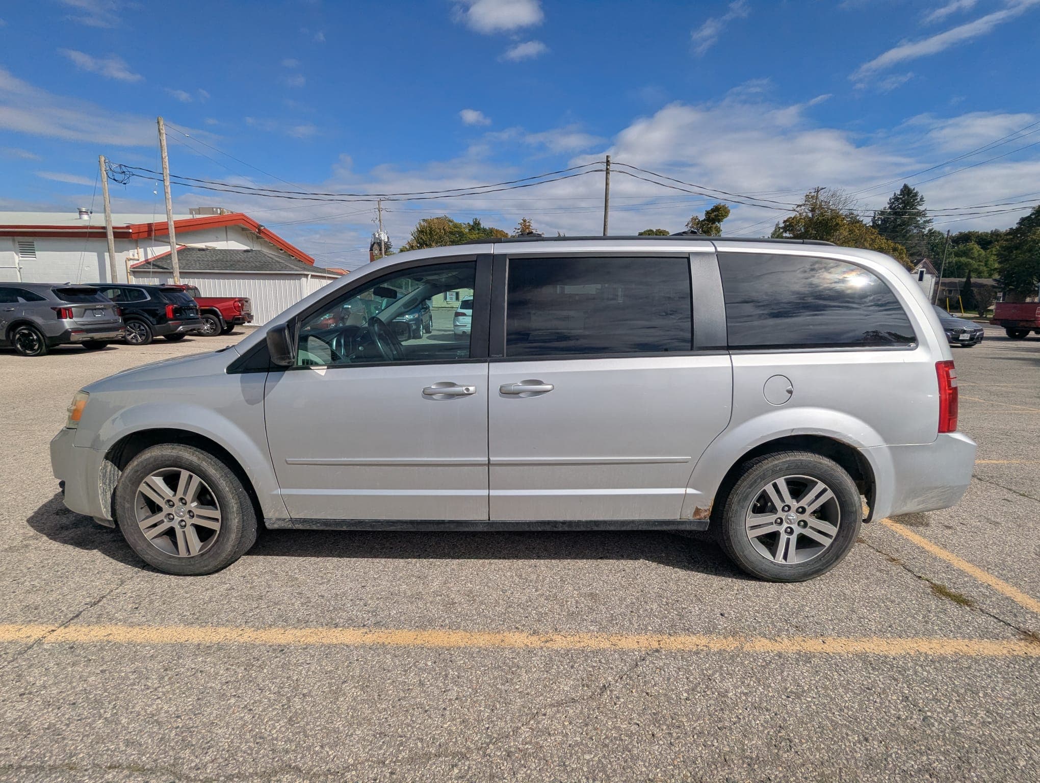 2010 Dodge Grand Caravan SE, photograph 2