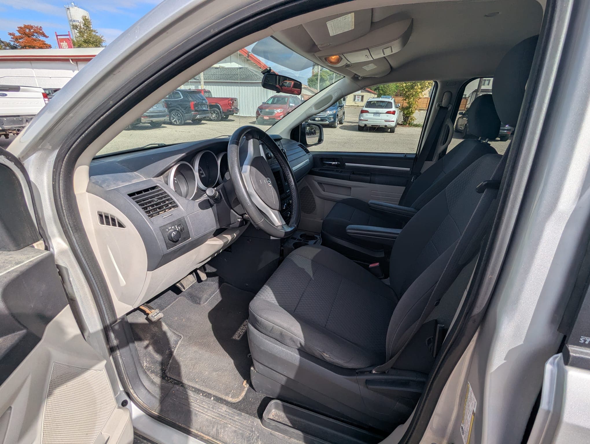 2010 Dodge Grand Caravan SE, photograph 9