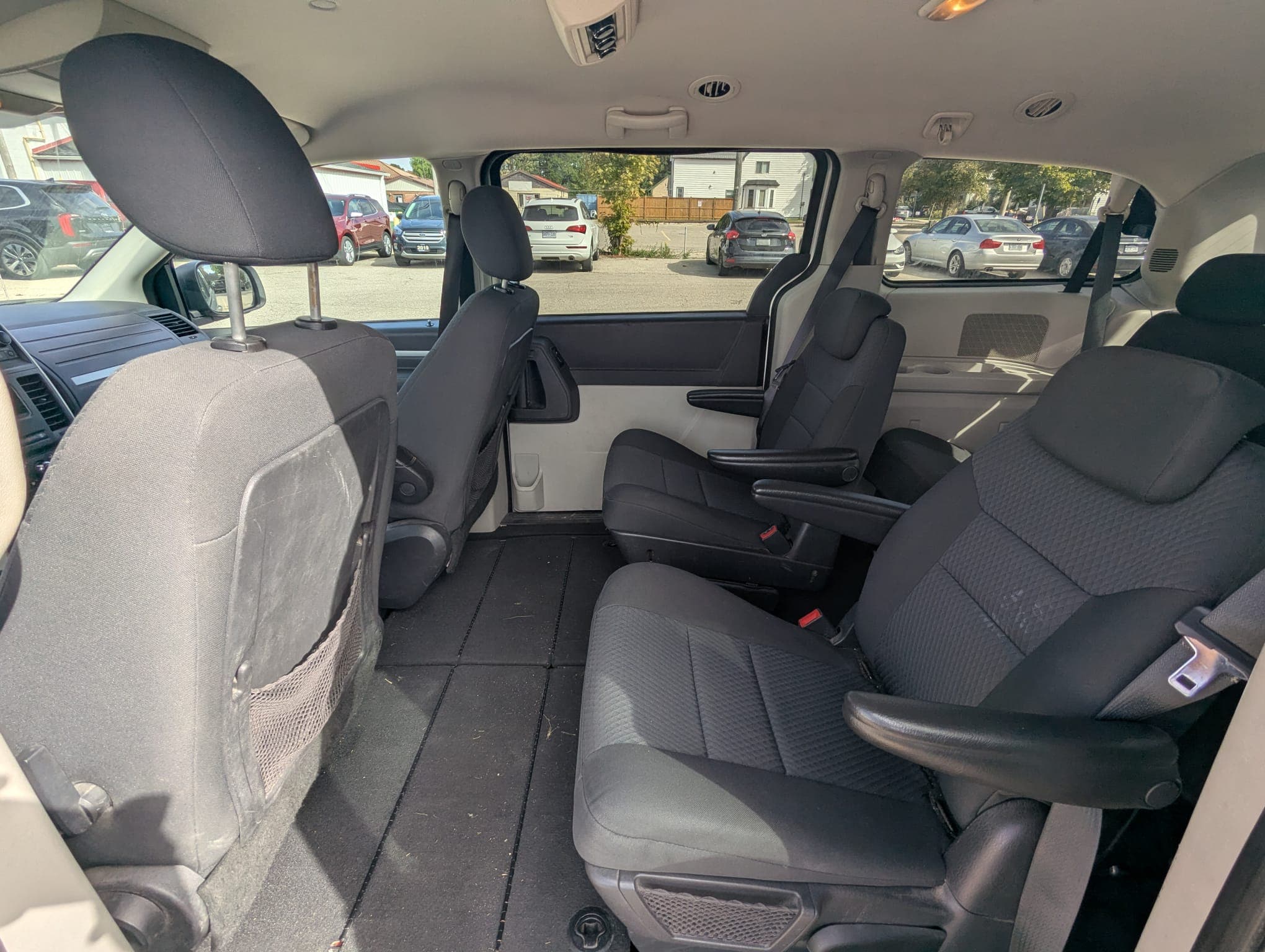 2010 Dodge Grand Caravan SE, photograph 10