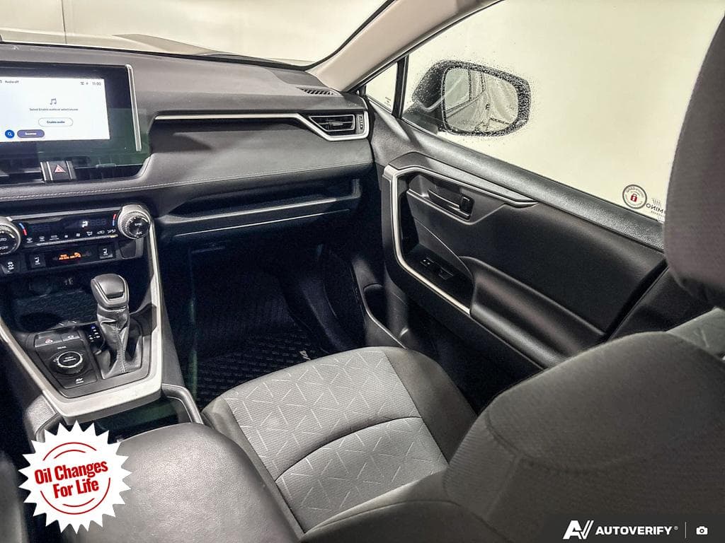 2023 Toyota RAV4 Hybrid LE, photograph 29