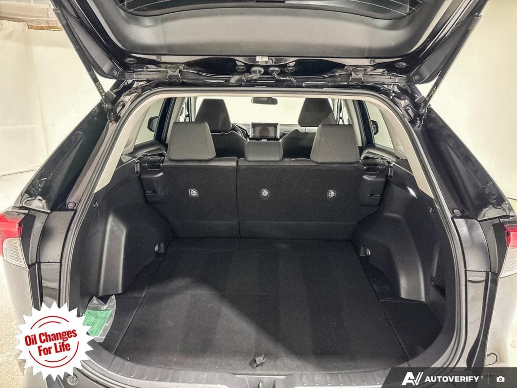 2023 Toyota RAV4 Hybrid LE, photograph 16