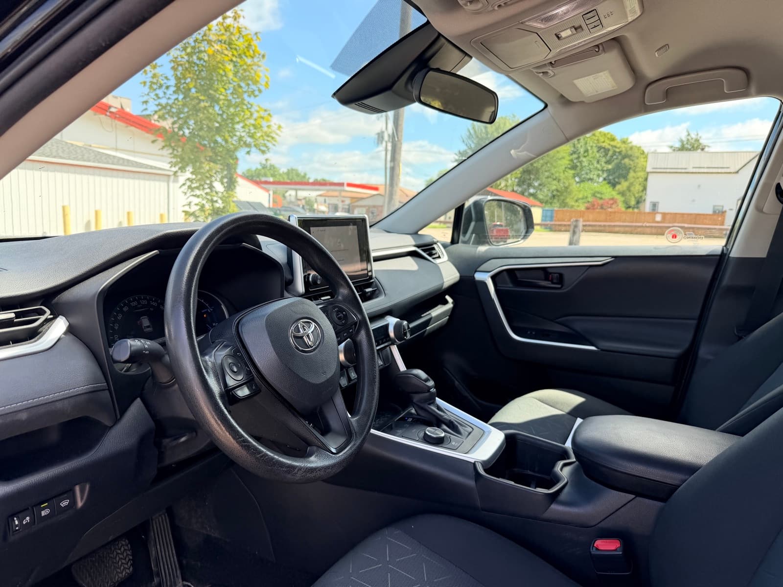 2023 Toyota RAV4 Hybrid LE, photograph 38