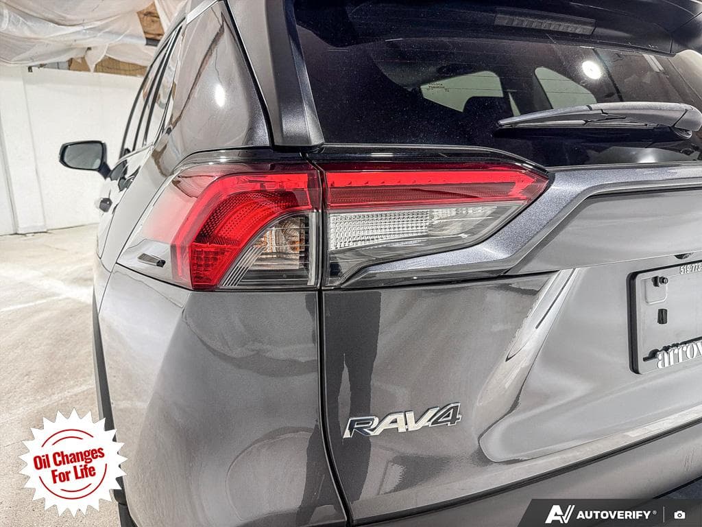 2021 Toyota RAV4 XLE, photograph 16