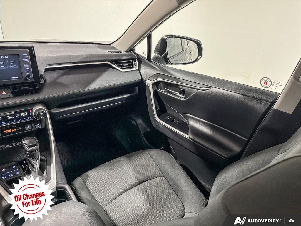 2021 Toyota RAV4 XLE, photograph 30