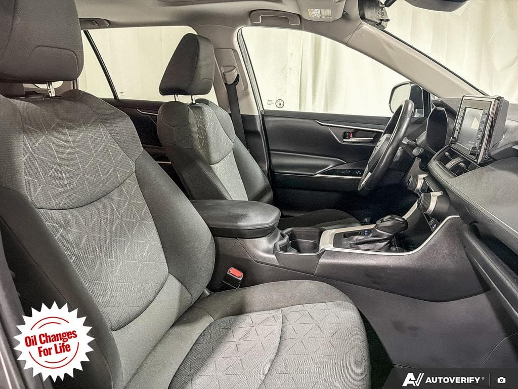 2021 Toyota RAV4 XLE, photograph 27