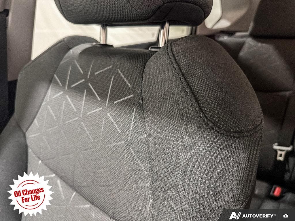 2021 Toyota RAV4 XLE, photograph 25