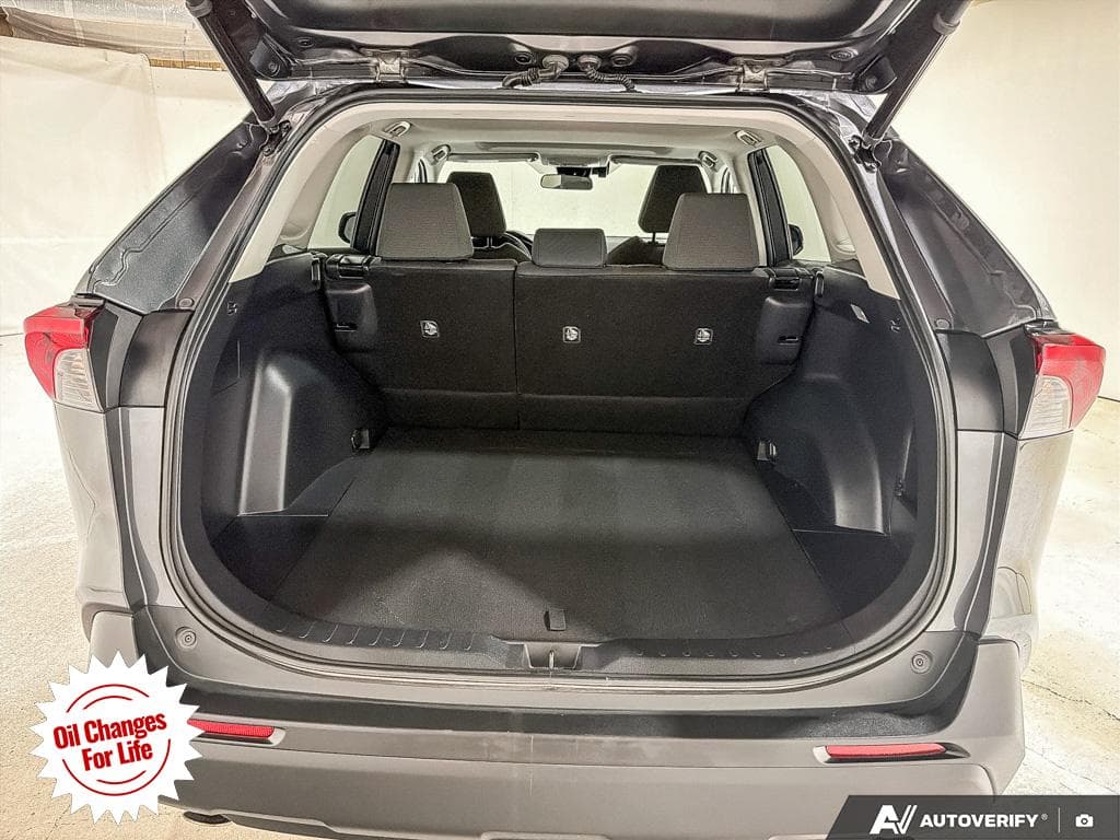 2021 Toyota RAV4 XLE, photograph 17