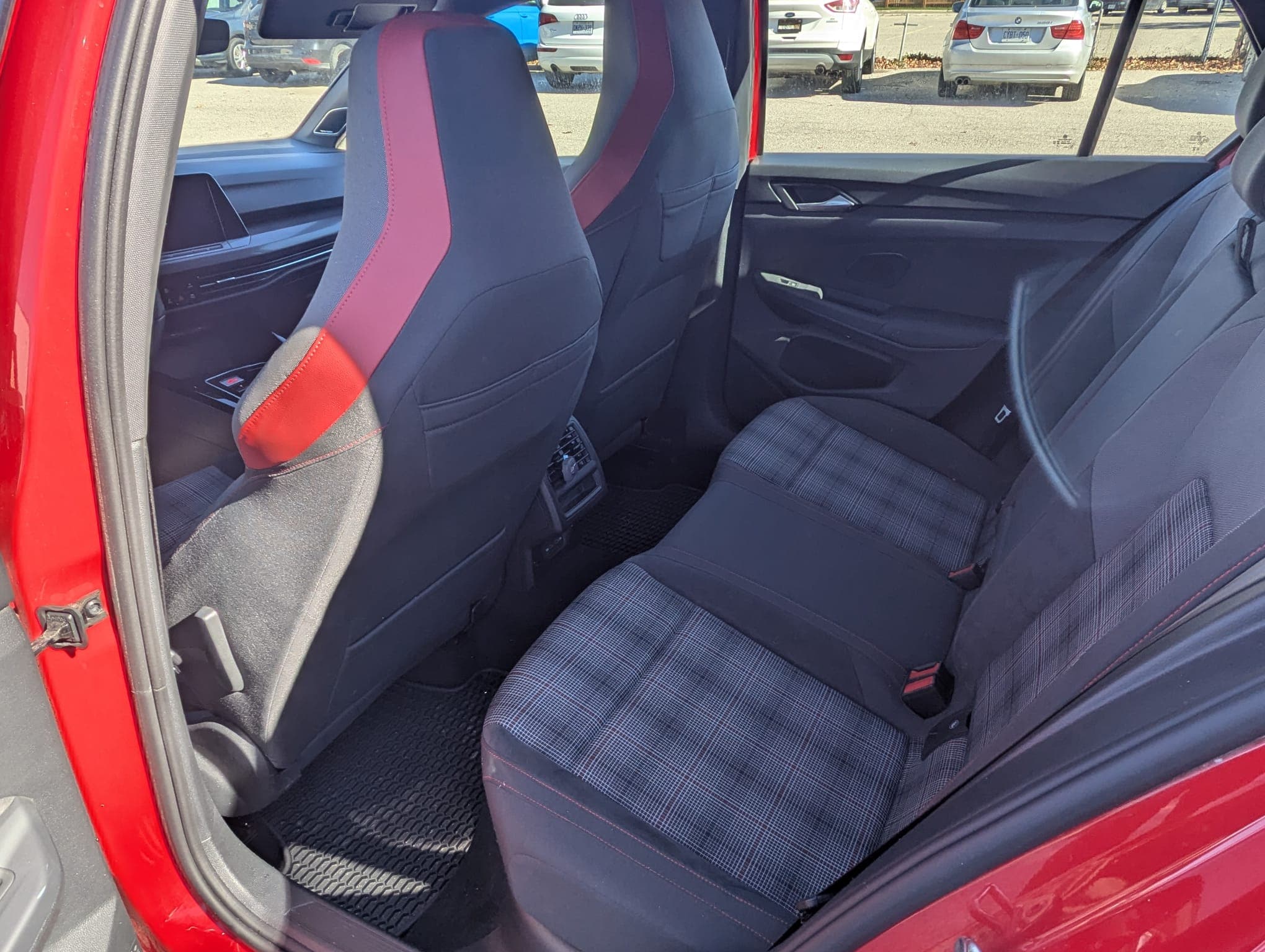 2023 Volkswagen Golf GTI, photograph 9